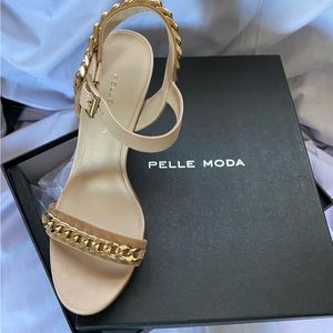BNIB pelle moda women’s wedge size 8